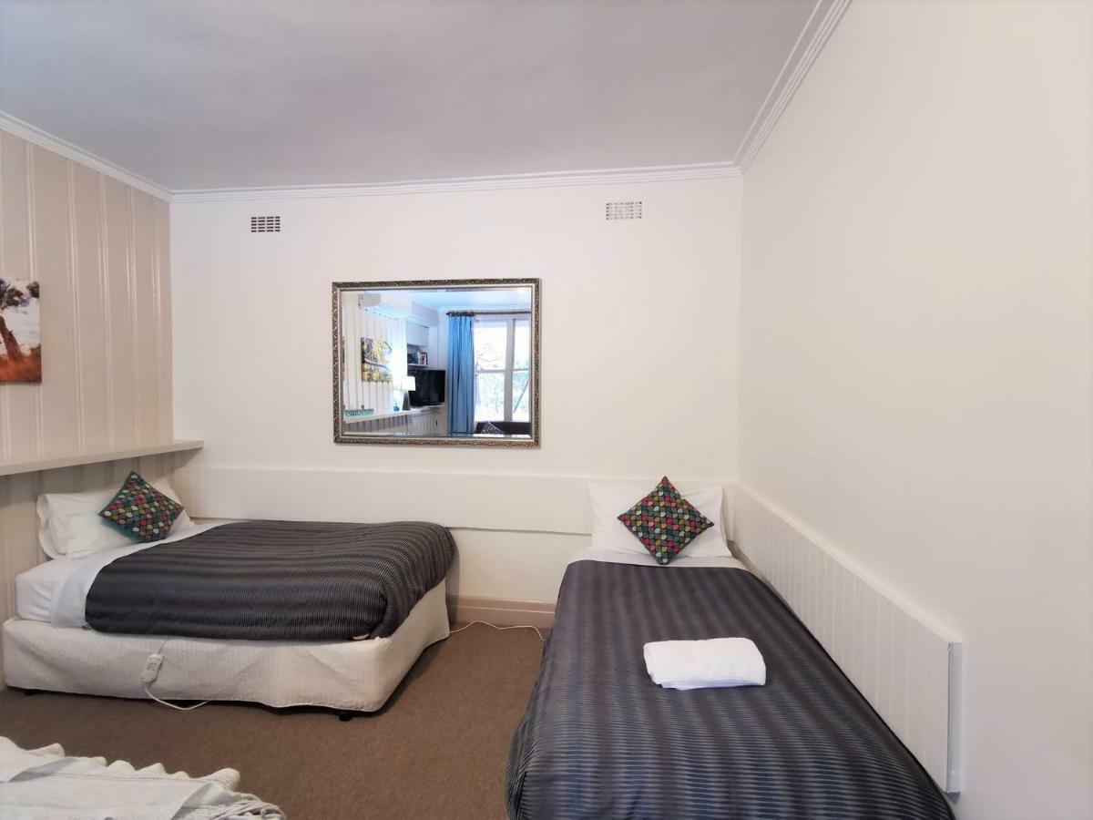 Elm Lodge Bright Bagian luar foto