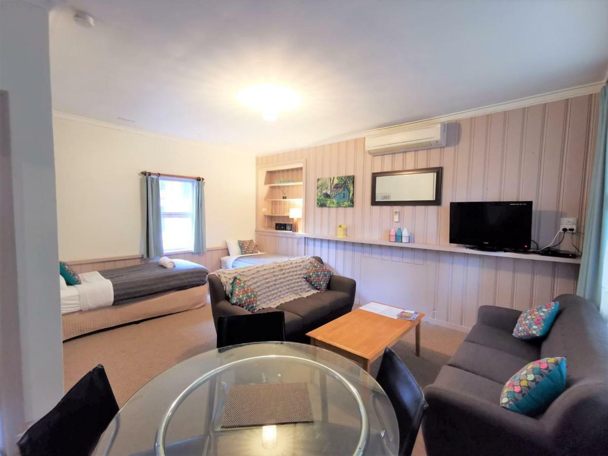 Elm Lodge Bright Bagian luar foto